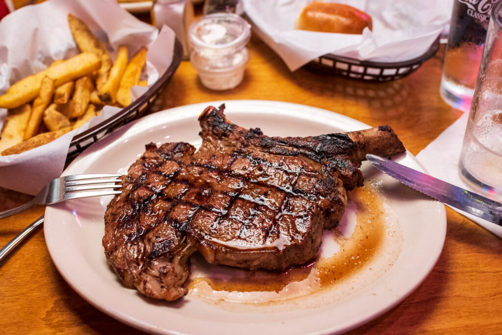 Ribeye Steak im Tomahawk cut